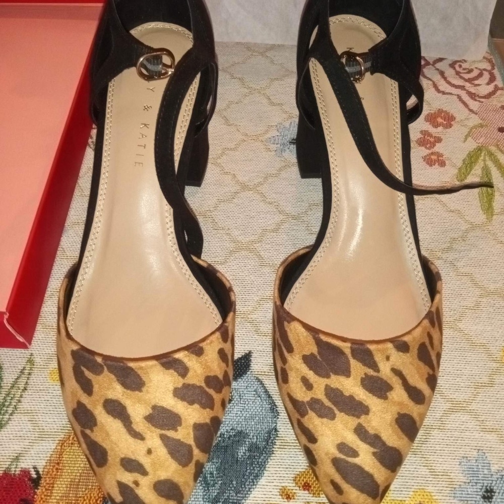 NIB Kelly & Katie Leopard Animal Print Ankle Strap Shoes Heels, Size 10